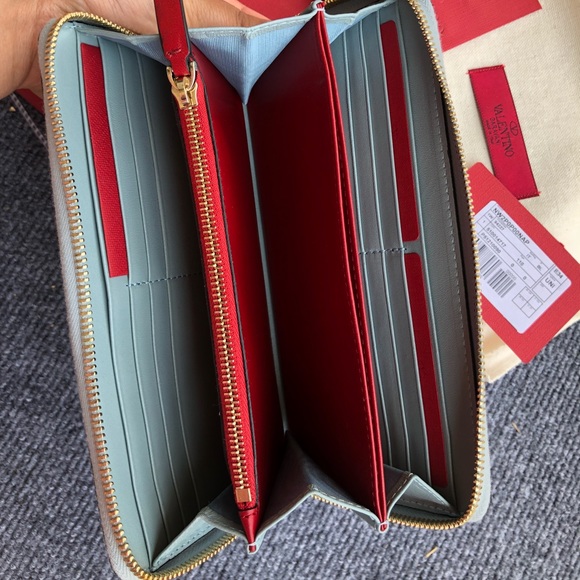 VALENTINO Rockstud Spike Matelassé Leather Wallet - Picture 4 of 8